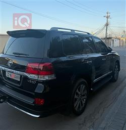 تۆیۆتا لاند کروزەر